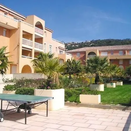 Joli 2 Pieces Climatise Dans Avec Piscine