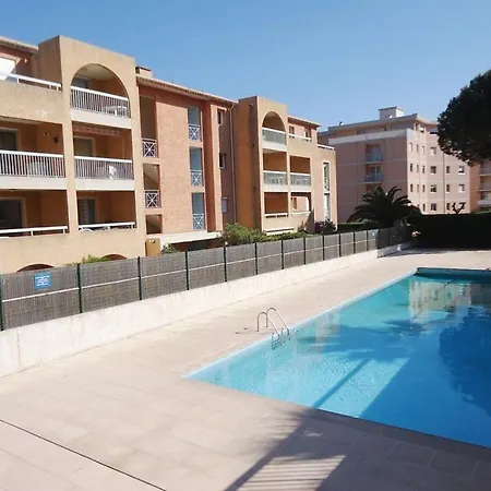 Apartment Joli 2 Pieces Climatise Dans Avec Piscine Cavalaire-sur-Mer